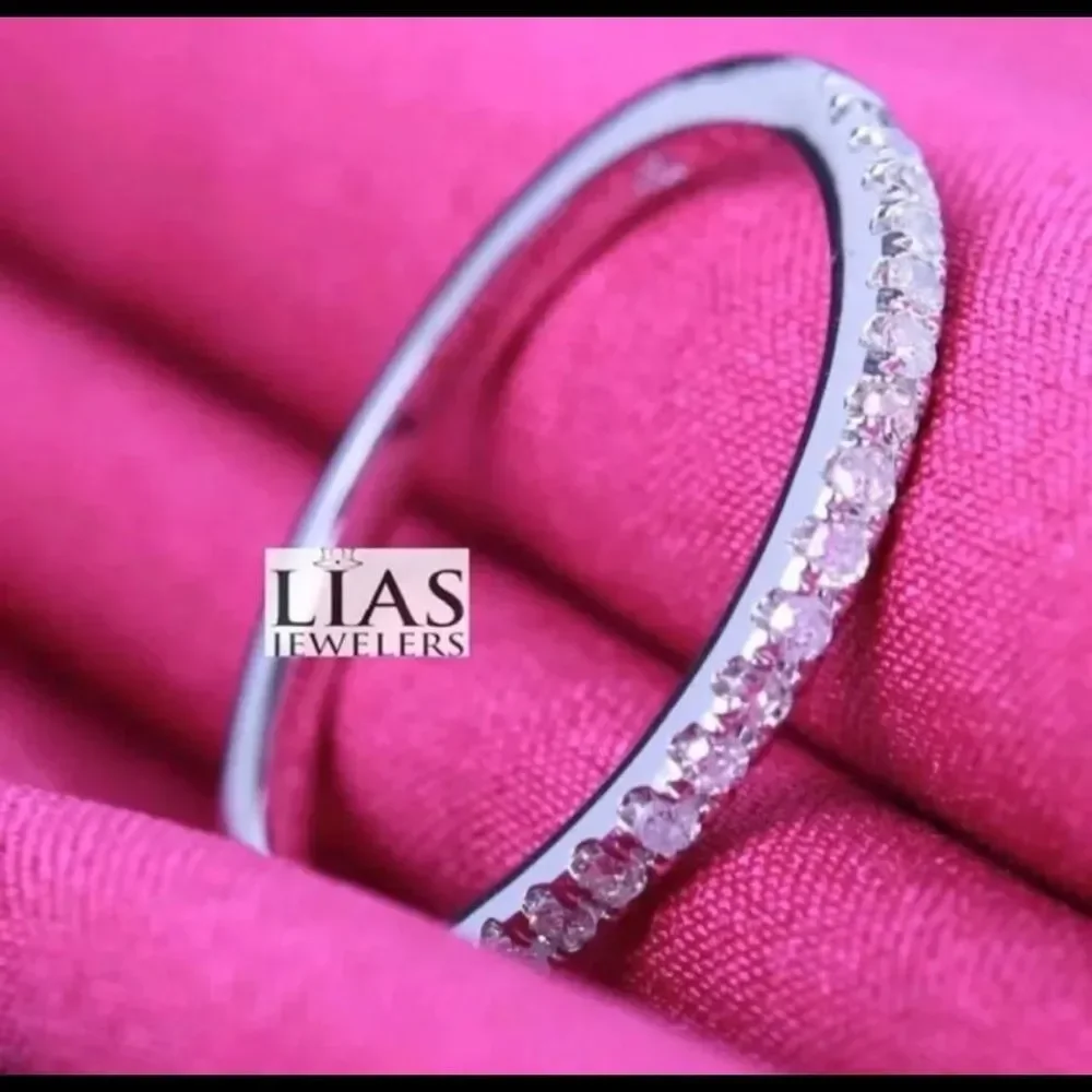 New 18k White gold wedding ring